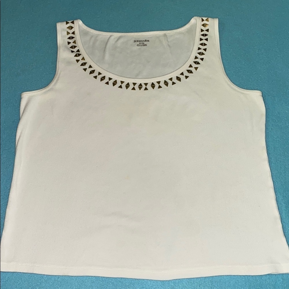St. John’s Bay tank top white with gold accents ribbed textured stretchy size XL